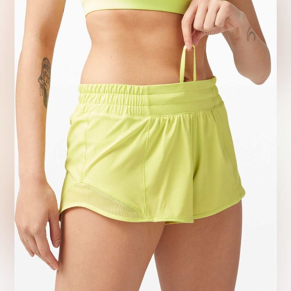 Lululemon hotty hot low rise lined short 2.5 lemon vibe